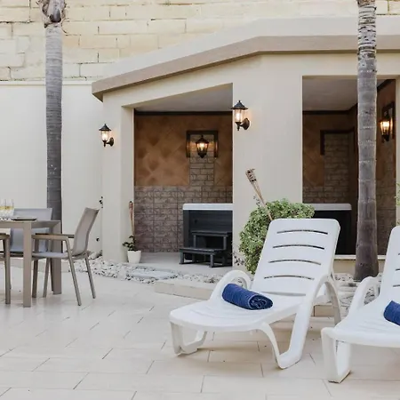 W Jacuzzi And Pool Table By Homely! * Mellieha