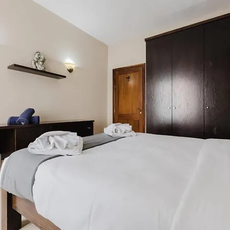 W Jacuzzi And Pool Table By Homely! Holiday home *