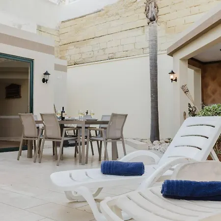 Vakantiehuis Mellieha W Jacuzzi And Pool Table By Homely!