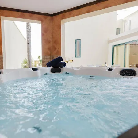 Дом отдыха W Jacuzzi And Pool Table By Homely! *