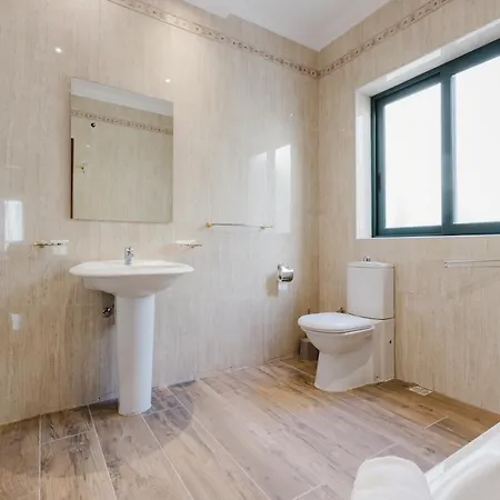 Дом отдыха W Jacuzzi And Pool Table By Homely! Меллиеха