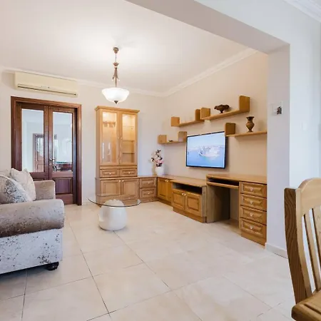 Vakantiehuis Mellieha W Jacuzzi And Pool Table By Homely!